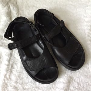 Black Wolky Sandals